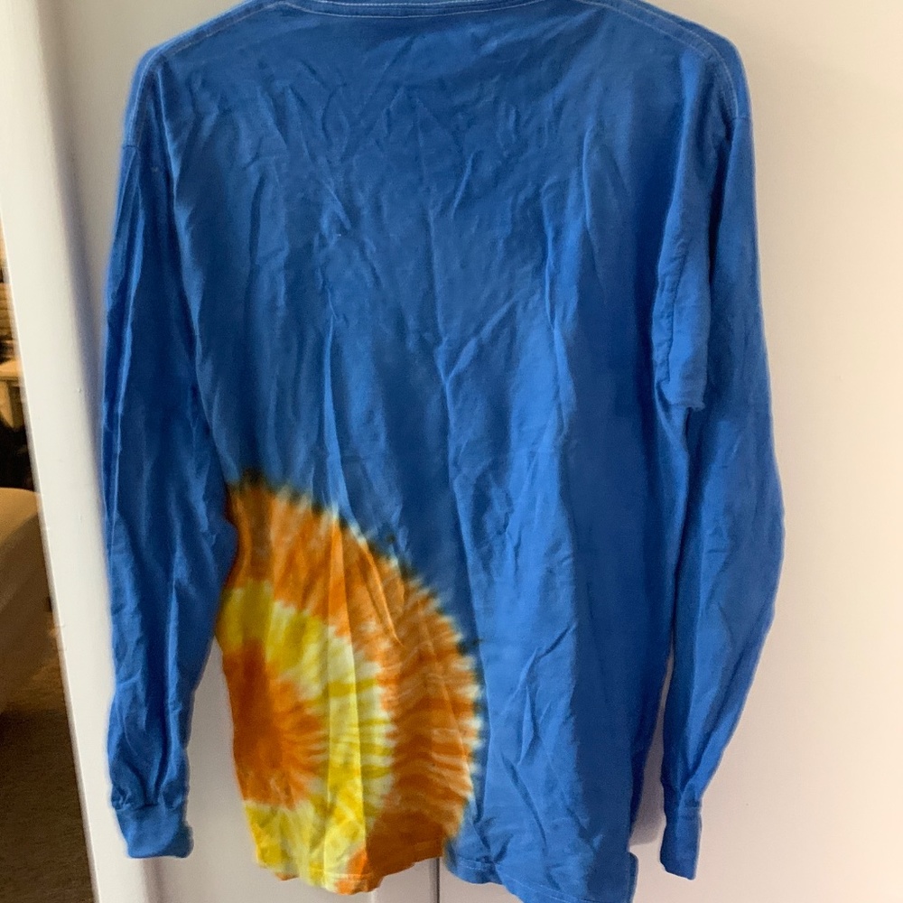 Boxlunch Sonic The Hedgehog Classic Sonic Radial Dye Long Sleeve Shirt - Picture 3 of 4